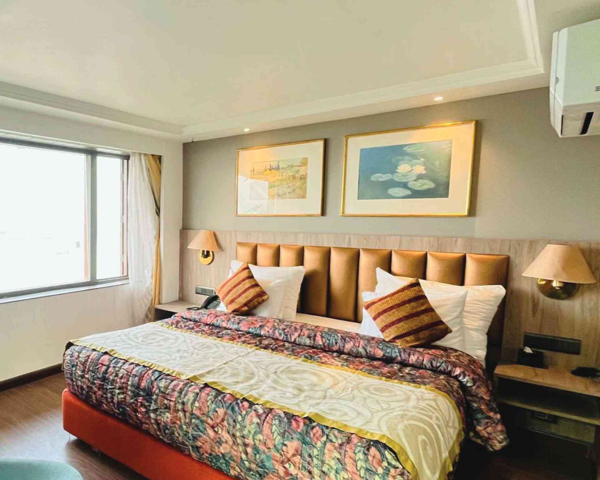 Deluxe Cozy Lake View