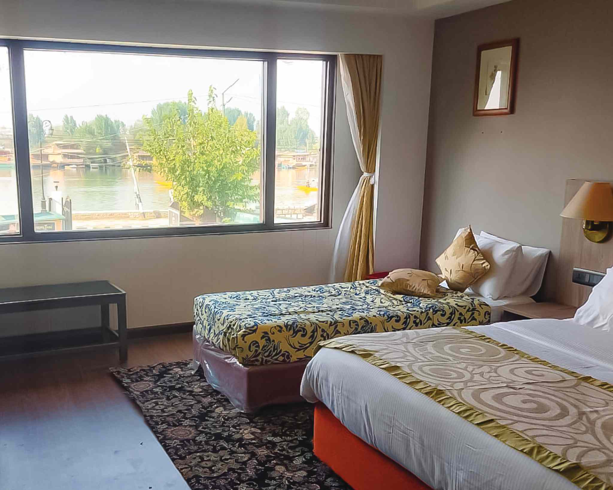 Large Room Lake View 